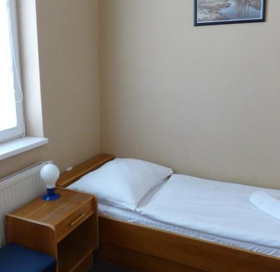 اتاق استاندارد یک نفره, Penzion šenk Pardubice