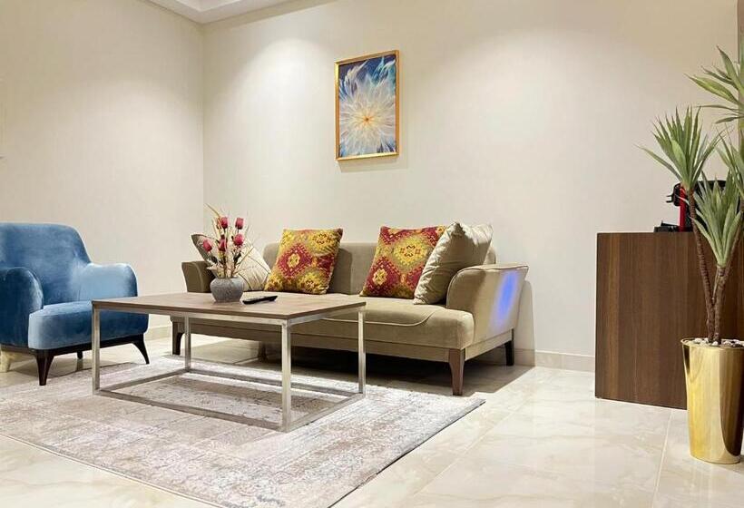 سوییت لوکس, فندق النزيل الذهبي   Golden Guest