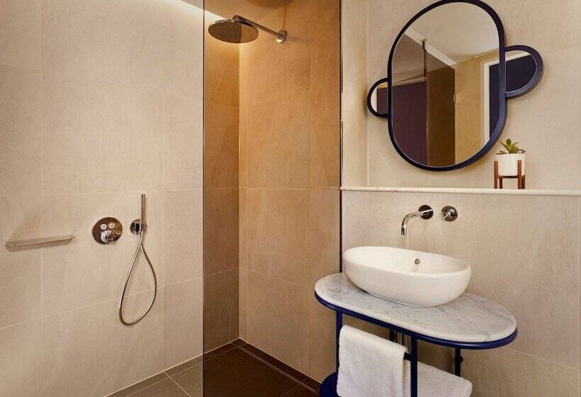 Номер Стандарт, Art Otel London Battersea Power Station, Powered By Radisson Hotels