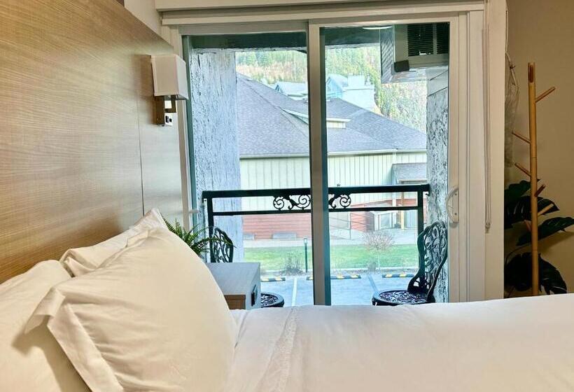 스탠다드 스튜디오 (전망), Harrison Grand Motel