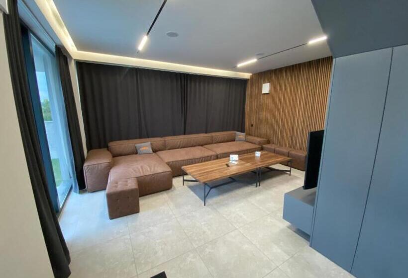 اتاق لوکس با بالکن, Casa Viilor