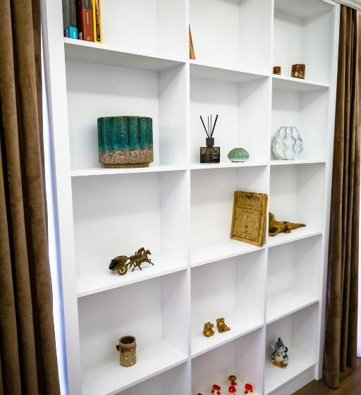اتاق لوکس, Casa Viilor