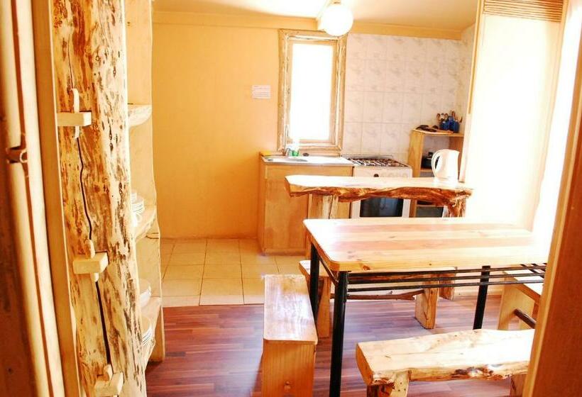 Хижина, Cabaña Hostal Ema