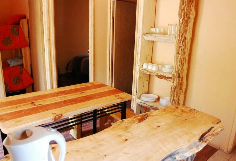 Хижина, Cabaña Hostal Ema