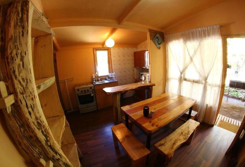 Хижина, Cabaña Hostal Ema