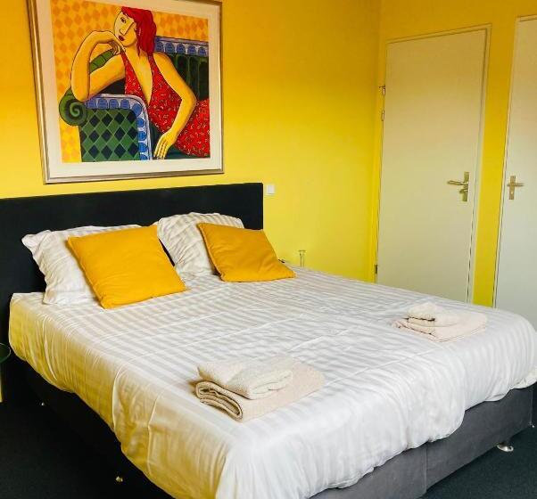 اتاق استاندارد چهار تخته, B&b With Or Without De Schuur