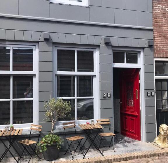 اتاق لوکس, B&b With Or Without De Schuur