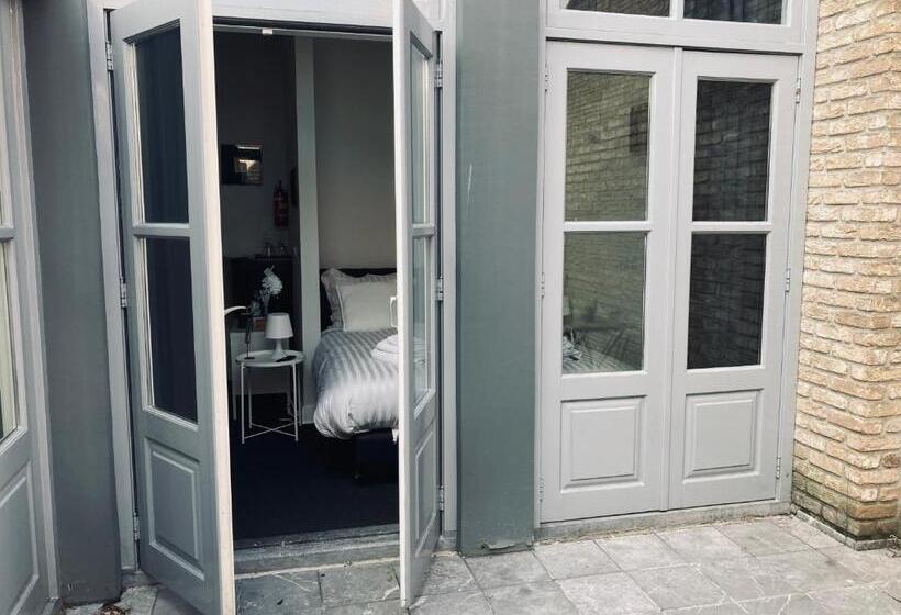 اتاق لوکس, B&b With Or Without De Schuur
