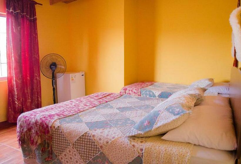 Номер Стандарт Трехместный, Hostal Alabalti