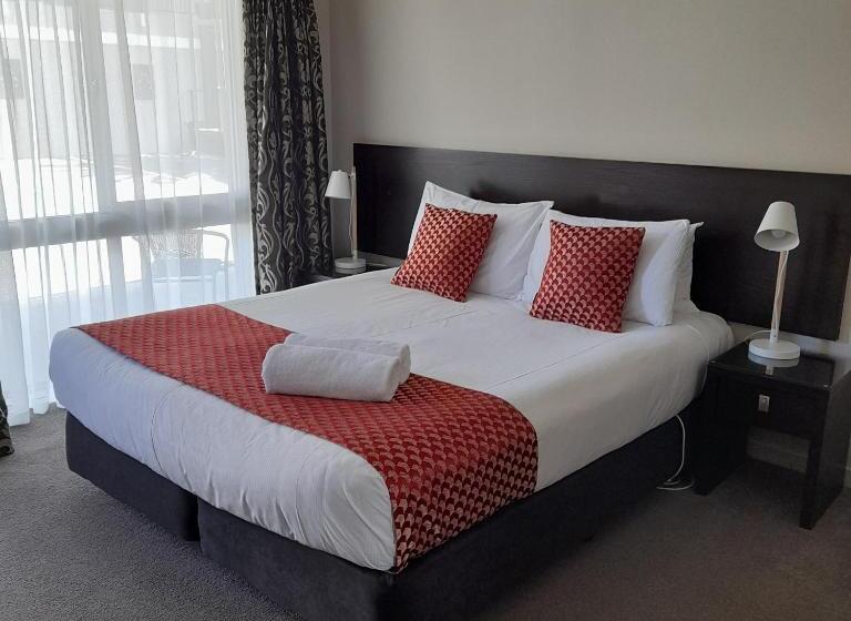 스탠다드 스튜디오, Dunedin Palms Motel