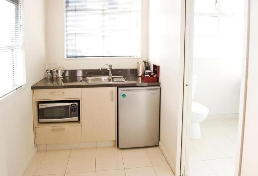 스탠다드 스튜디오, Dunedin Palms Motel