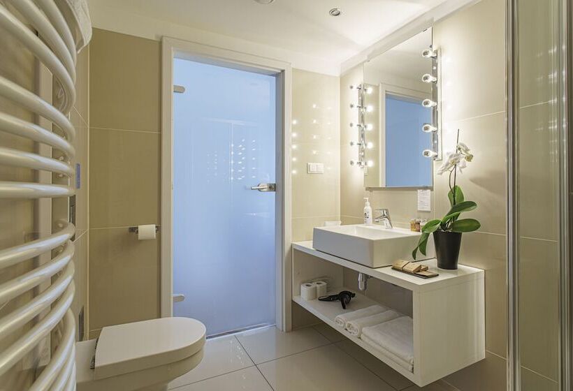 استودیوی استاندارد, Novumhouse   Straszewskiego