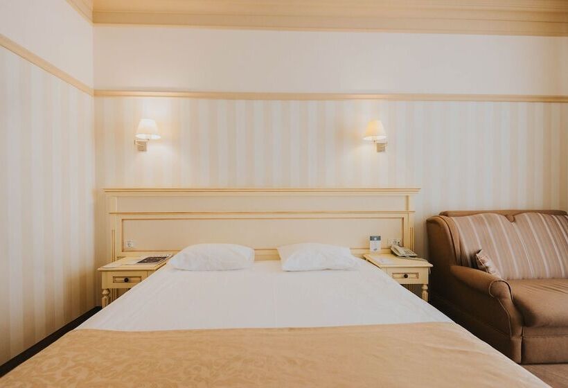 Quarto Premium, Premier Geneva