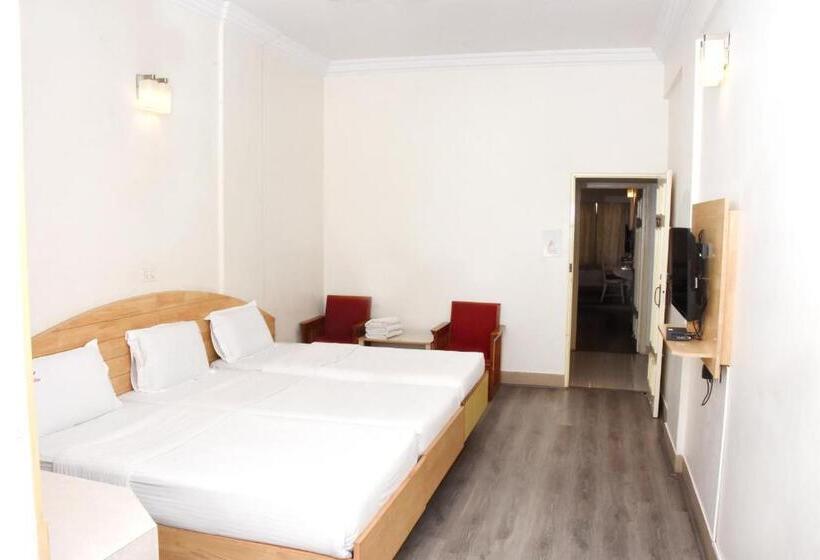 Quarto Triplo Estandar, Vellara