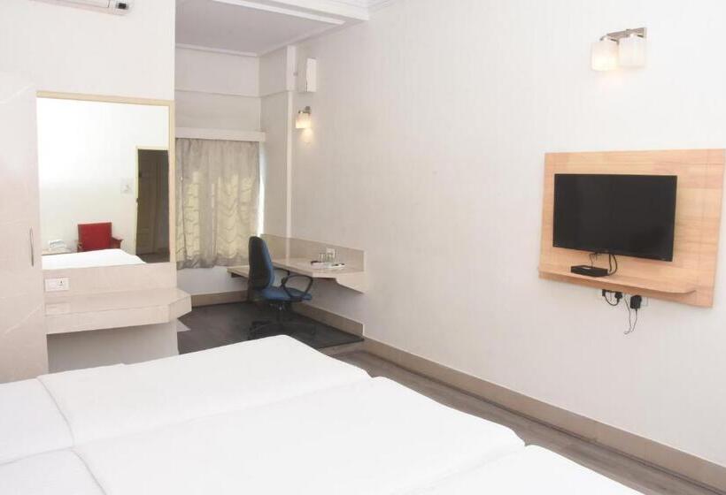 Quarto Triplo Estandar, Vellara