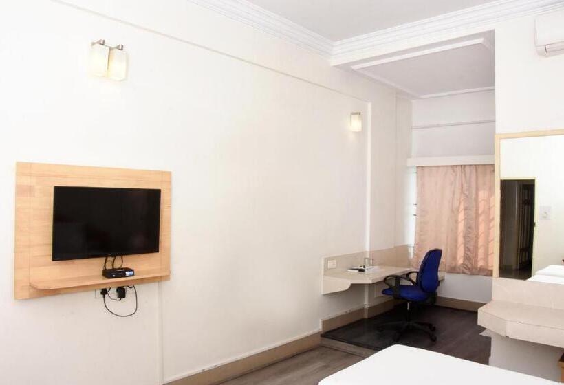Quarto Triplo Estandar, Vellara
