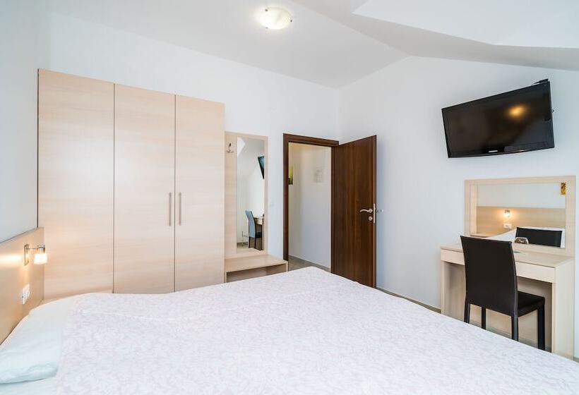 Apartamento 1 Quarto Vista Mar com Sacada, Villa Samba