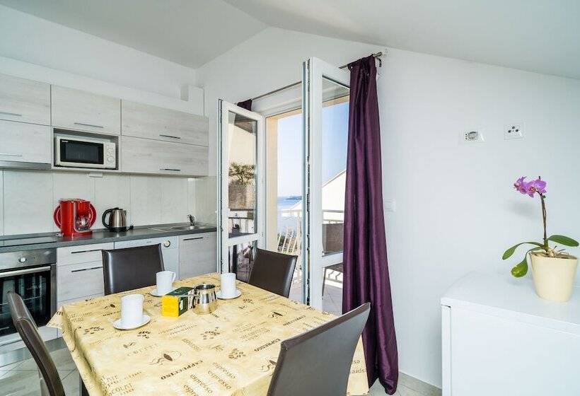 Apartamento 1 Quarto Vista Mar com Sacada, Villa Samba