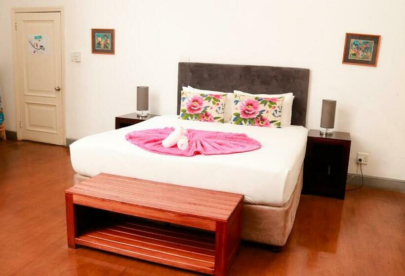 Семейный Номер, The Sunbird Guesthouse