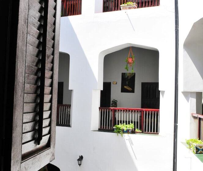 اتاق استاندارد, Dhow Palace