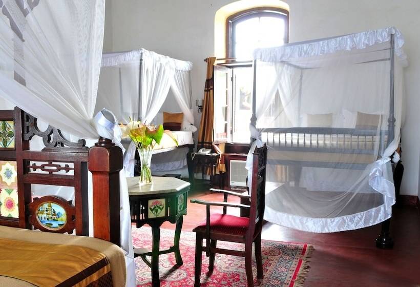 اتاق استاندارد سه نفره, Dhow Palace