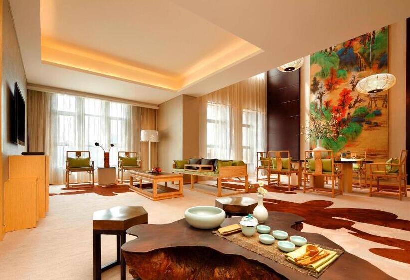 디럭스 스위트, Four Points By Sheraton Luohe