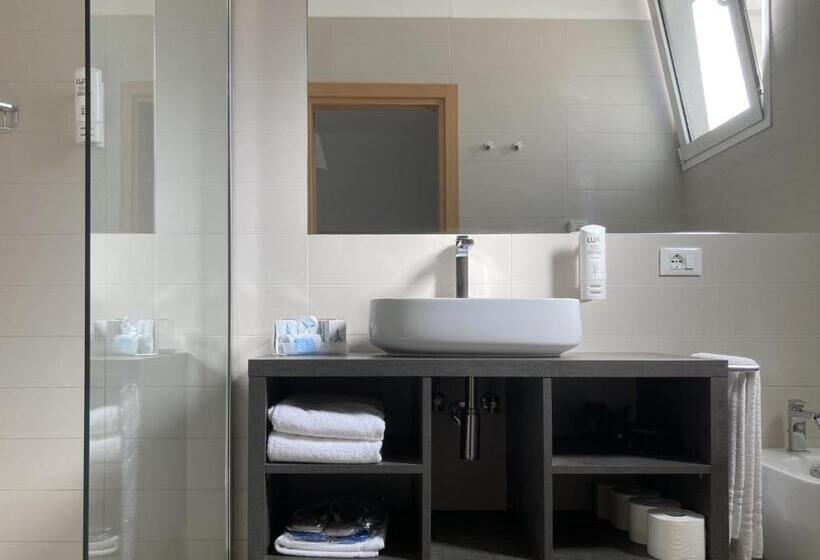 Quarto Familiar Deluxe, Sirenetta