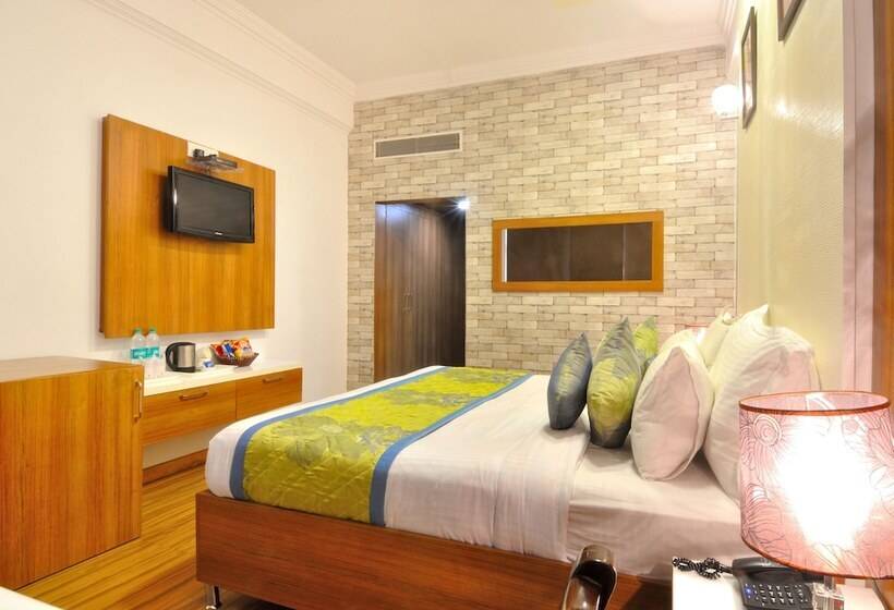 Deluxe Room, Solitaire Chandigarh
