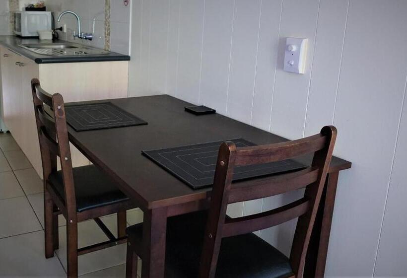 수피리어 스튜디오, Pacific Palms Motor Inn