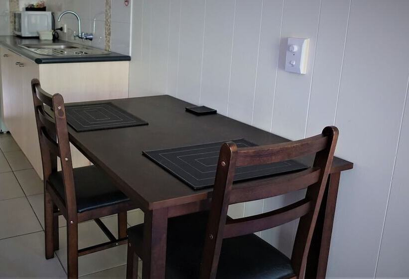 수피리어 스튜디오, Pacific Palms Motor Inn