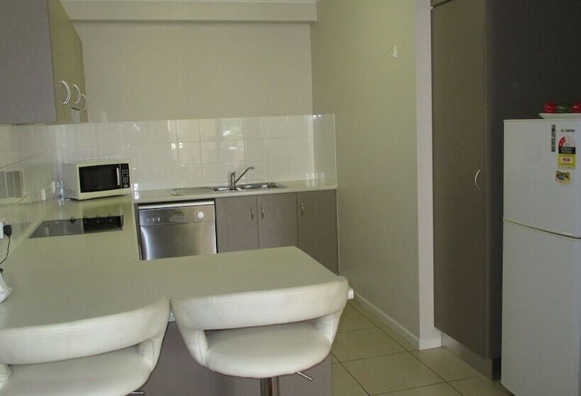 آپارتمان 2 خوابه با بالکن, Edge Apartments Cairns