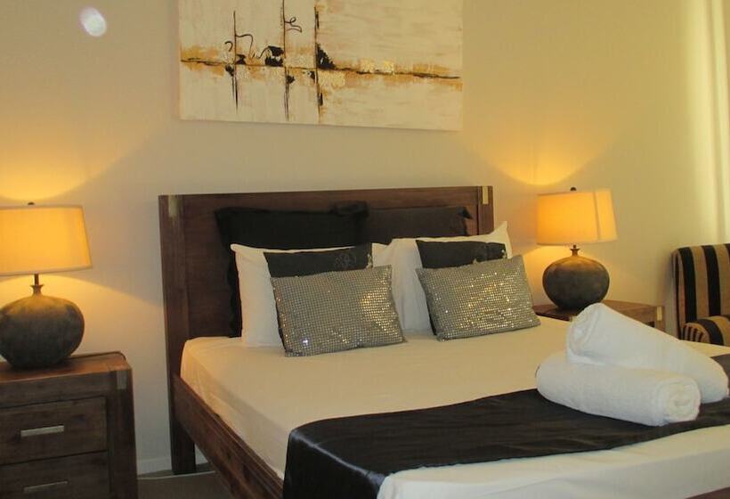 1 Bedroom Penthouse Apartment, Edge Apartments Cairns