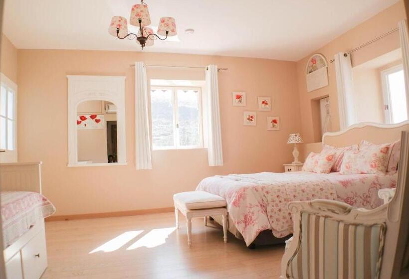 Четырехместный Номер Deluxe, Domaine De Rochebelle