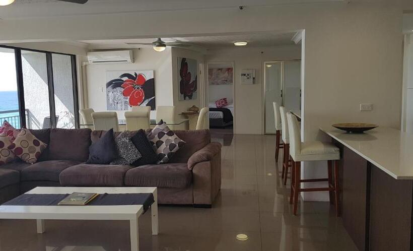 Апартаменты 4 Спальни, Royal Palm Resort On The Beach
