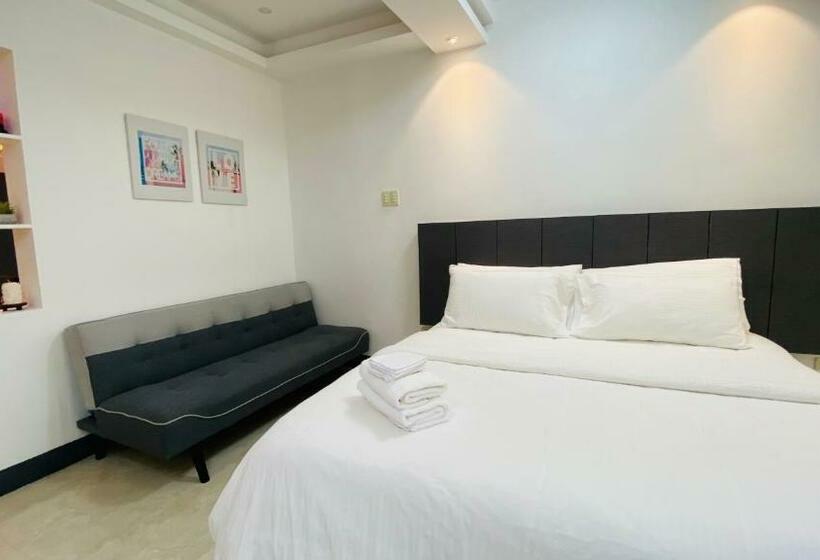 디럭스 스위트 킹 침대, L’hyacinth Hotel And Resort