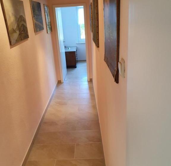 Апартаменты 3 Спальни, Apartmenthaus Am Schlosspark