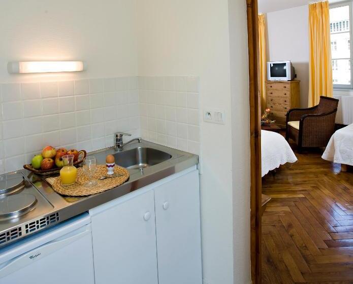 اتاق سوپریور سه تخته, Appart Hotel Charles Sander