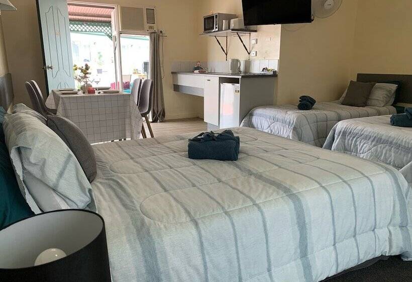 패밀리 룸, Central Point Motel