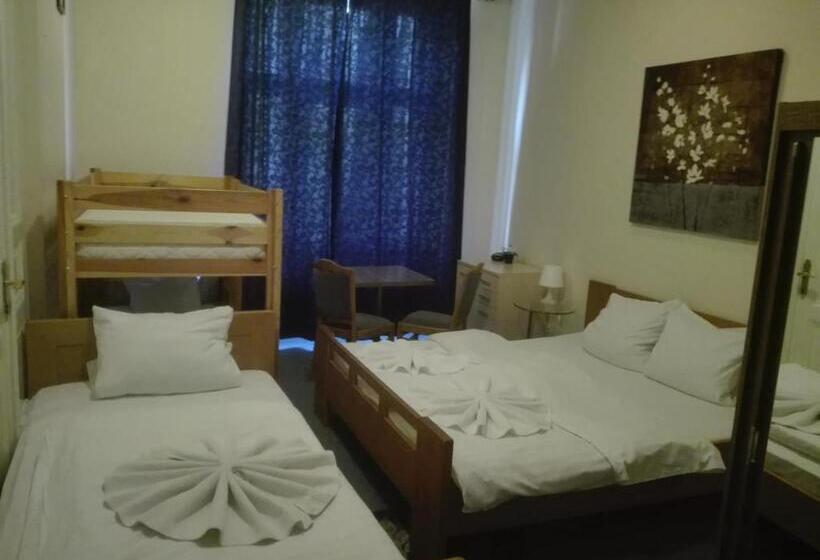Camera Quadrupla Standard, Praha Club Bed & Breakfast