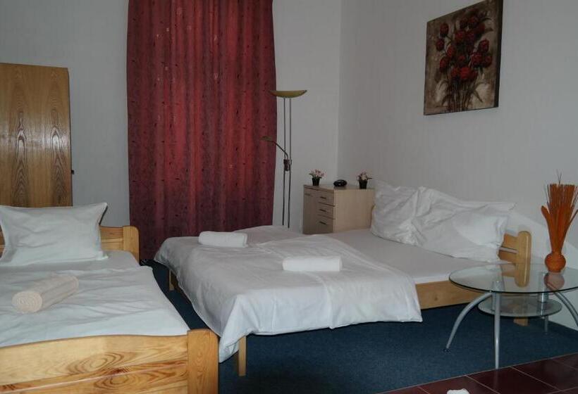 Camera Tripla Standard, Praha Club Bed & Breakfast