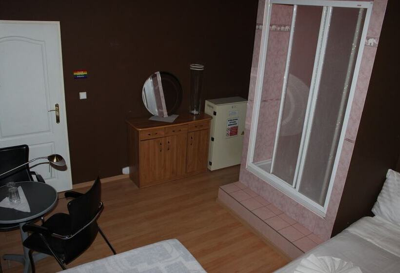 Camera Tripla Standard, Praha Club Bed & Breakfast