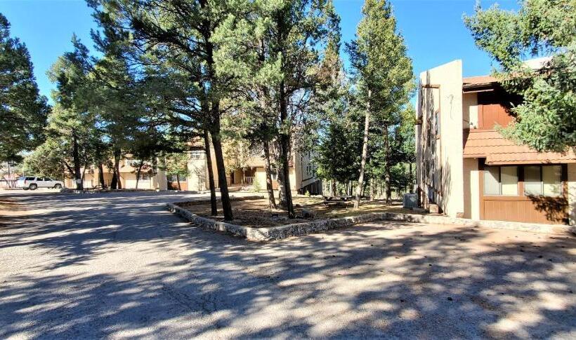 דירת חדר, High Sierra Condominiums