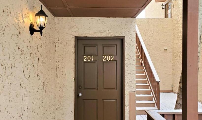 דירת חדר, High Sierra Condominiums