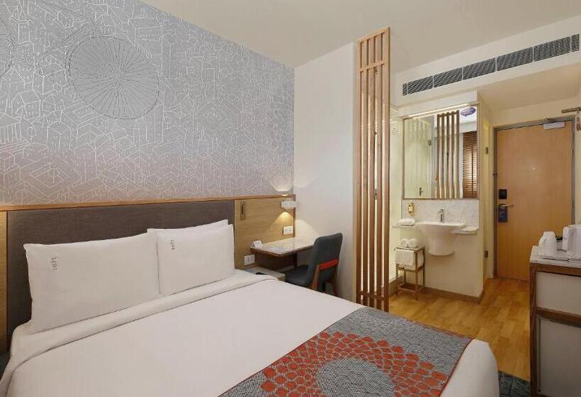 Standard Szoba Queen Size Bed, Holiday Inn Express Gurugram Sector 50, An Ihg