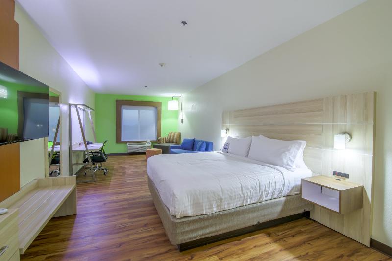 스위트 킹사이즈 침대, Holiday Inn Express & Suites Raymondville By Ihg
