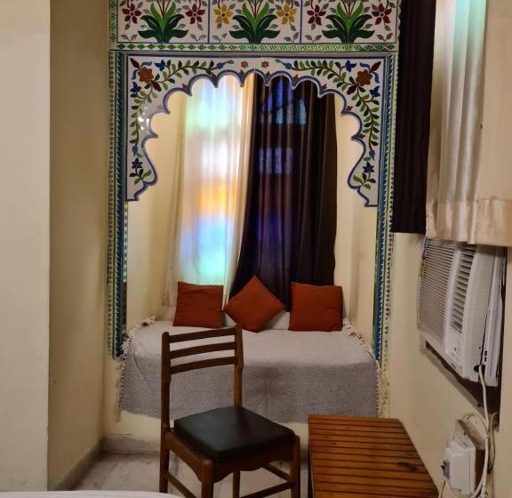 Quarto Superior, The Lake View Hotel  On Lake Pichola