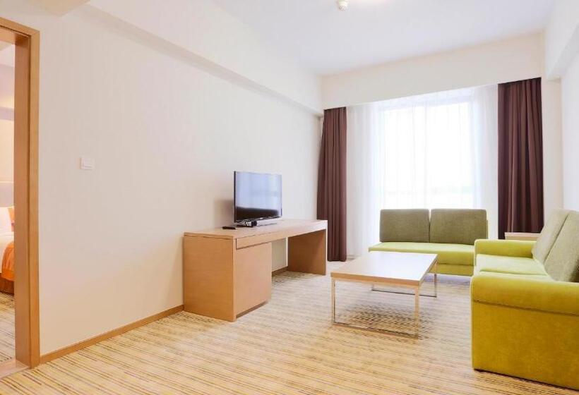 سوییت, Holiday Inn Express Shanghai Gongkang, An Ihg