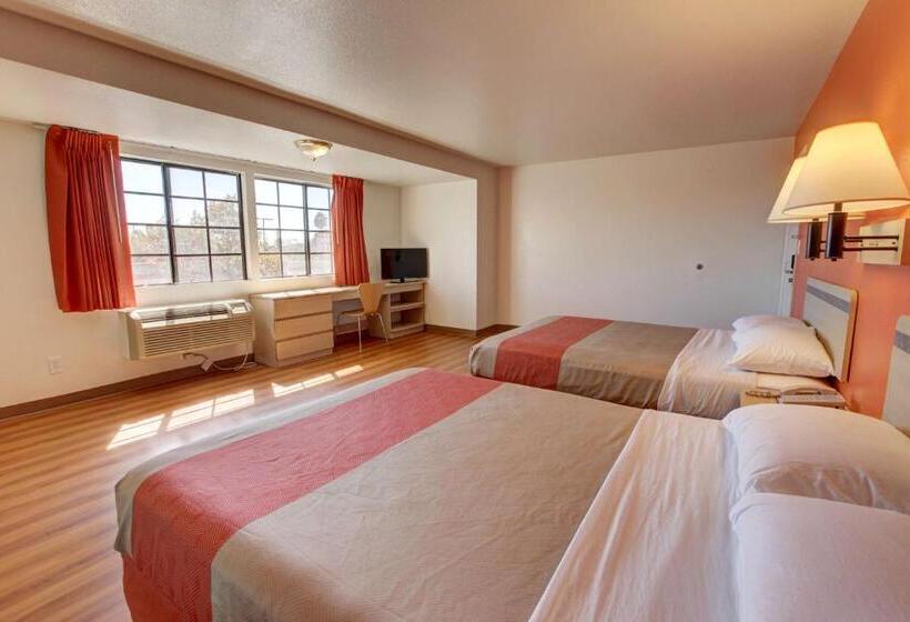 Четырехместный Номер Deluxe, Motel 6bellflower, Ca  Los Angeles
