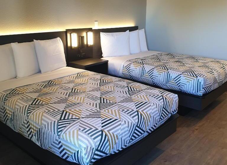 Четырехместный Номер Deluxe, Motel 6bellflower, Ca  Los Angeles