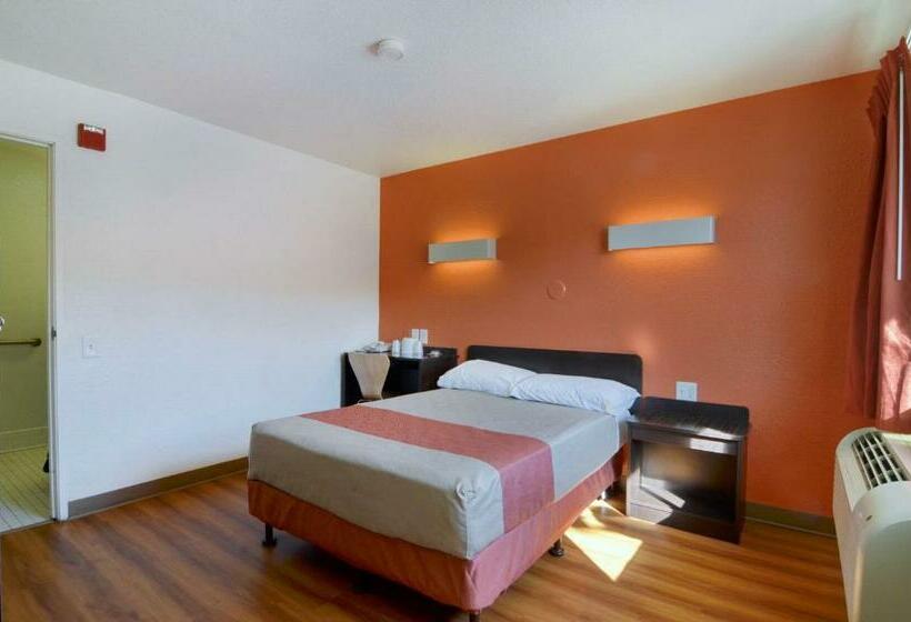 Номер Стандарт Адаптированный для Инвалидов, Motel 6palm Desert, Ca  Palm Springs Area